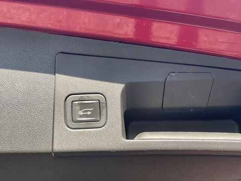 Used 2019 Cadillac XT5 Premium Luxury w/ LPO, Black Ice Package image 18