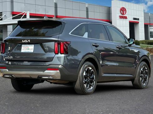 Used 2024 Kia Sorento S FWD image 4