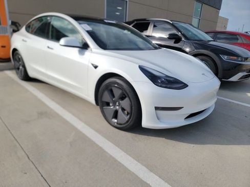 Used 2023 Tesla Model 3 Standard Range image 3