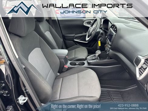 Used 2024 Kia Soul LX w/ Option Group 015 FWD image 35