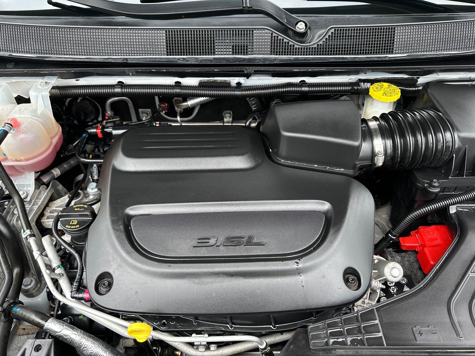Used 2024 Chrysler Pacifica Touring-L FWD image 8