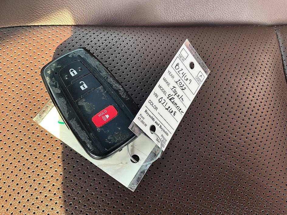 Used 2022 Toyota 4Runner Limited AWD/4WD image 36