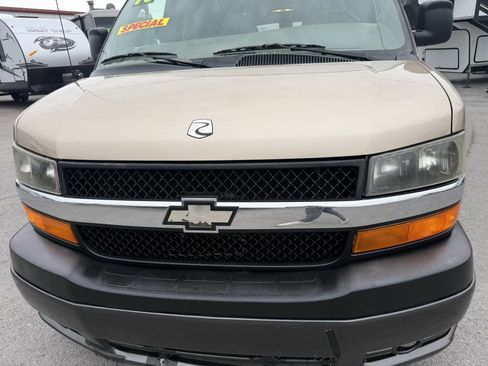 Used 2010 Chevrolet Express 3500 Extended w/ Power Package RWD image 3