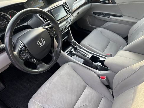 Used 2017 Honda Accord EX-L image 11