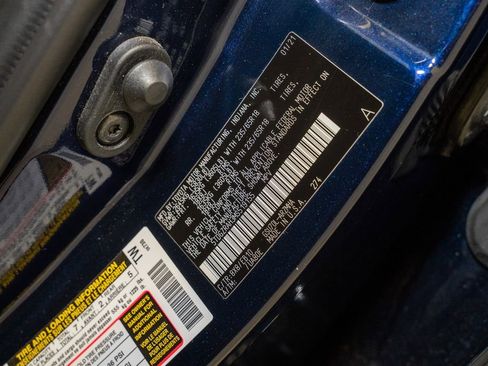 Used 2021 Toyota Highlander XLE image 24