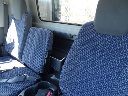 Used 2023 Isuzu NPR image 7