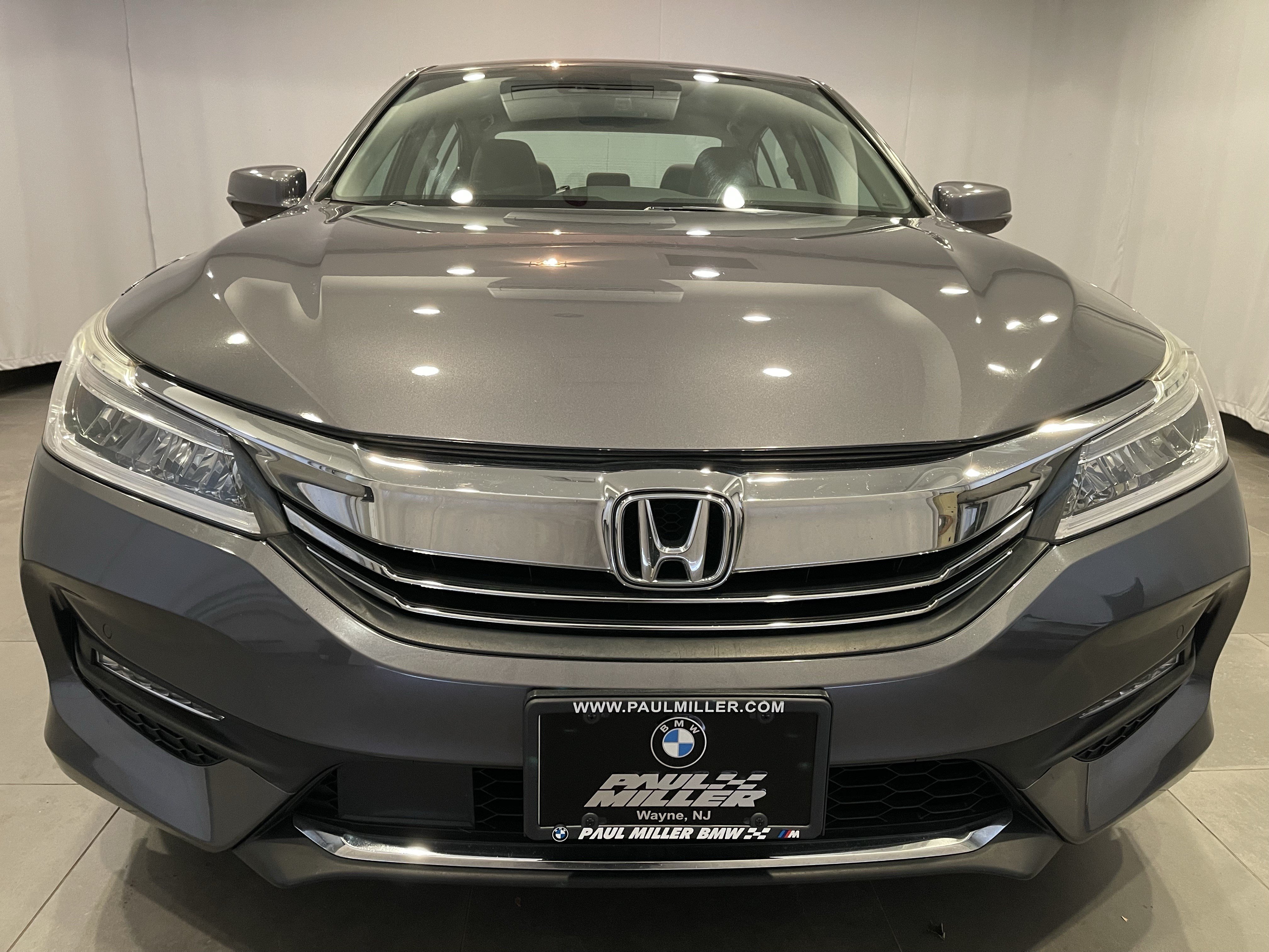 Used 2017 Honda Accord Touring image 2