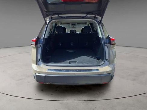 Used 2025 Nissan Rogue SV image 8