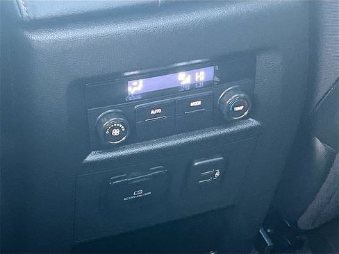 Used 2023 Chevrolet Traverse RS image 27