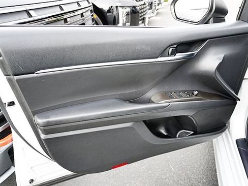 Used 2023 Toyota Camry SE FWD image 21
