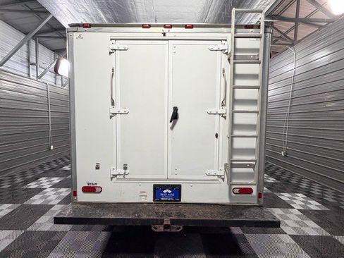 Used 2017 Chevrolet Express 3500 image 6