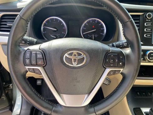 Used 2019 Toyota Highlander XLE image 15