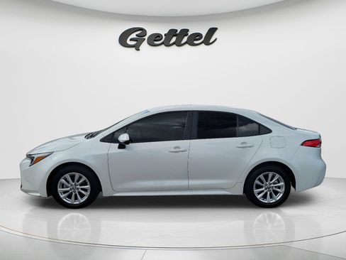 Used 2024 Toyota Corolla LE w/ LE Convenience Package FWD image 8