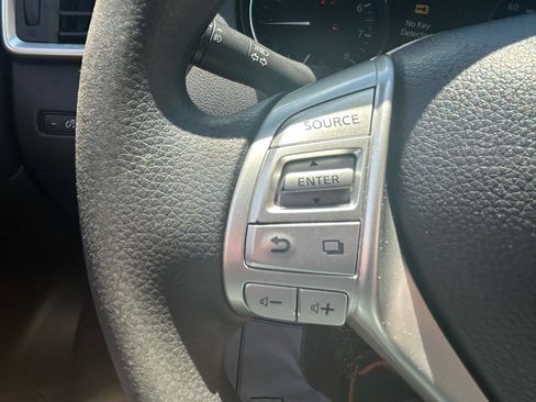 Used 2016 Nissan Rogue SV AWD/4WD image 18