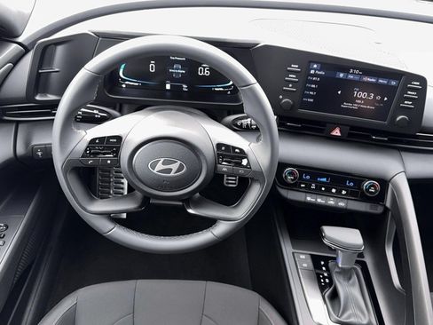New 2026 Hyundai Elantra SEL Sport FWD image 17