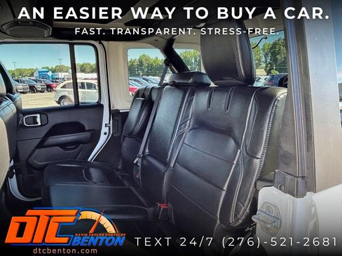 Used 2022 Jeep Wrangler Unlimited Sahara w/ Cold Weather Group AWD/4WD image 13