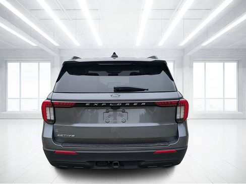 Used 2025 Ford Explorer Active image 4