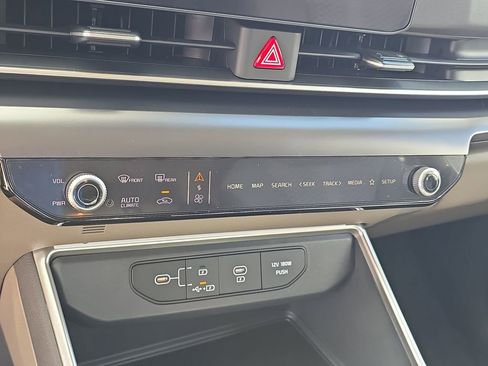 New 2026 Kia Carnival LX FWD image 25