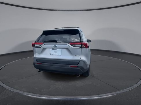 Used 2022 Toyota RAV4 XLE Premium AWD/4WD image 3