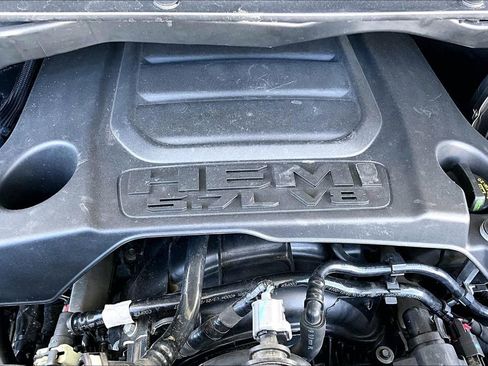 Used 2019 RAM 1500 Big Horn image 32