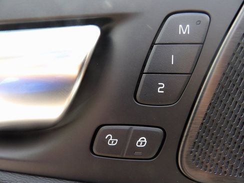 New 2026 Volvo XC60 B5 Ultra w/ Climate Package image 12