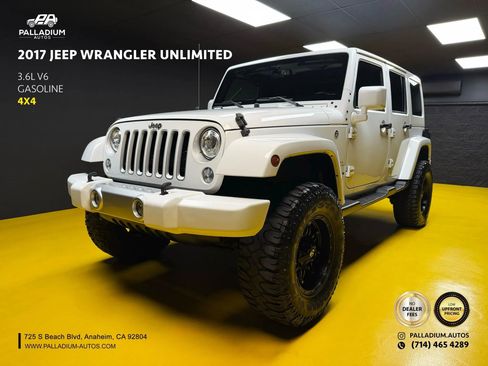 Used 2017 Jeep Wrangler Unlimited Sahara w/ Connectivity Group AWD/4WD image 1