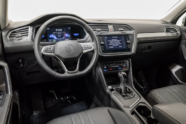 Used 2023 Volkswagen Tiguan SE FWD image 7