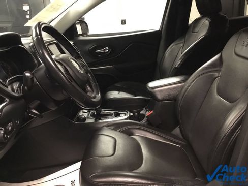 Used 2019 Jeep Cherokee Limited w/ Luxury Group AWD/4WD image 23