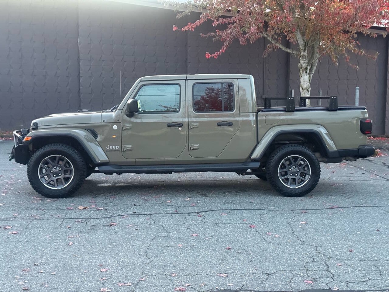 Used 2020 Jeep Gladiator Overland w/ Cold Weather Group AWD/4WD image 4