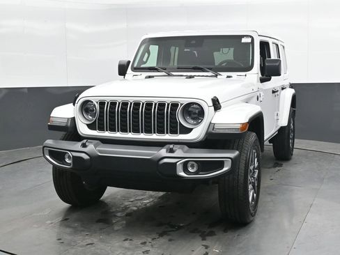 Used 2025 Jeep Wrangler Unlimited Sahara AWD/4WD image 6