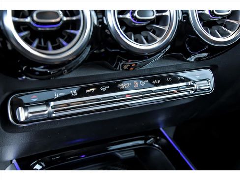 Certified 2025 Mercedes-Benz GLB 250 GLB 250 4MATIC image 23