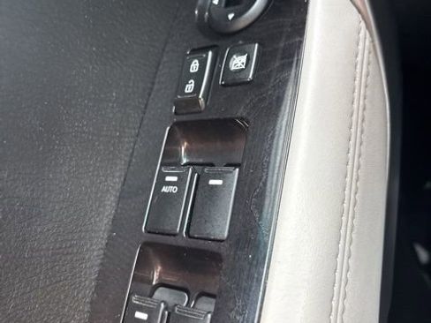 Used 2014 Kia Sorento SX w/ 3rd Row Package image 18