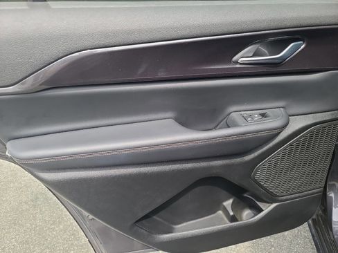 Used 2023 Jeep Grand Cherokee L Laredo image 32