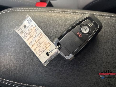Used 2022 Ford Escape SE image 28