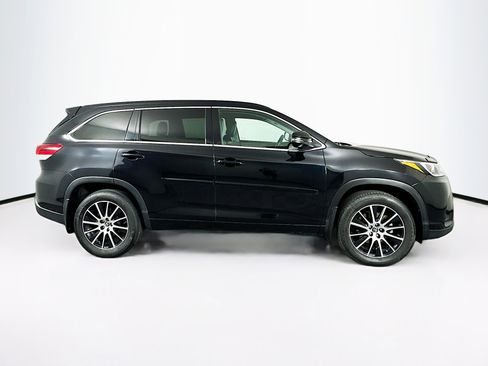 Used 2017 Toyota Highlander SE AWD/4WD image 10