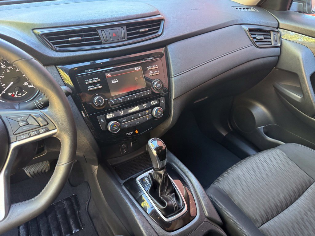 Used 2017 Nissan Rogue SV AWD/4WD image 14