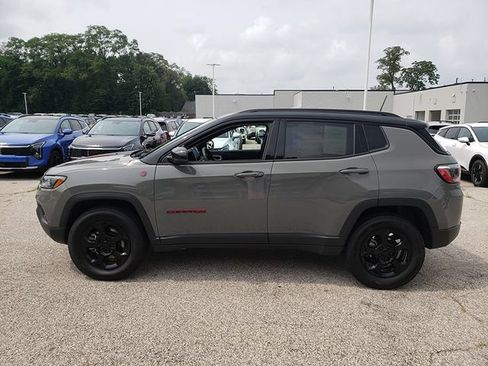 Used 2023 Jeep Compass Trailhawk w/ Trailhawk Convenience Group AWD/4WD image 3