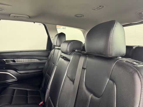 Used 2024 Kia Telluride EX image 27