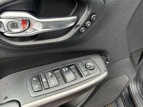 Used 2019 Jeep Cherokee Limited AWD/4WD image 10