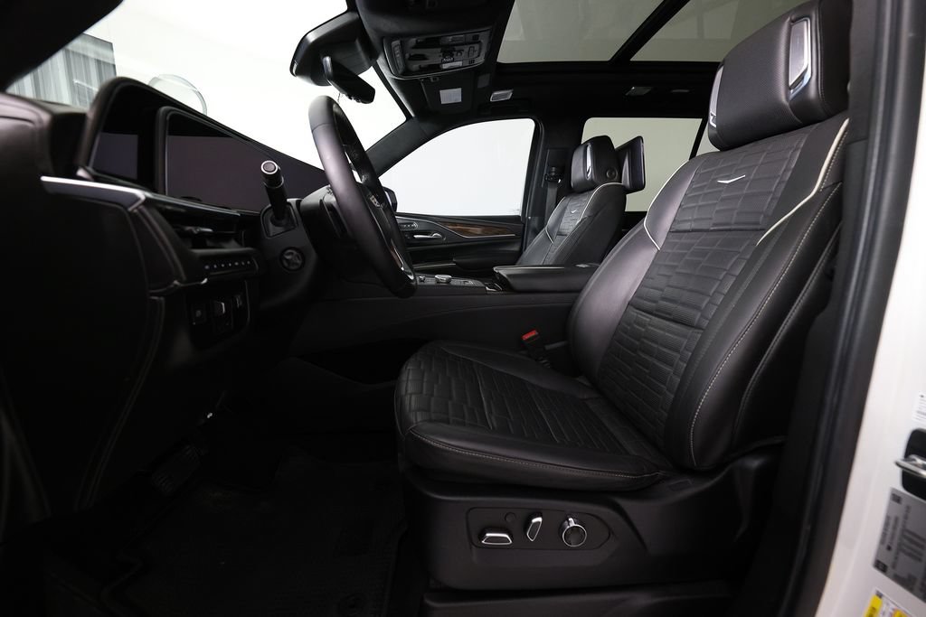 Used 2022 Cadillac Escalade Sport Platinum w/ Heavy-Duty Trailer Package AWD/4WD image 17