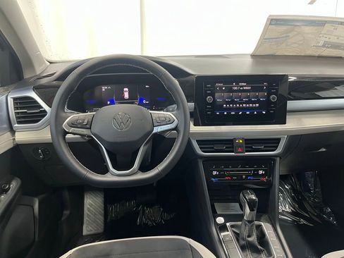 New 2025 Volkswagen Taos SE image 19