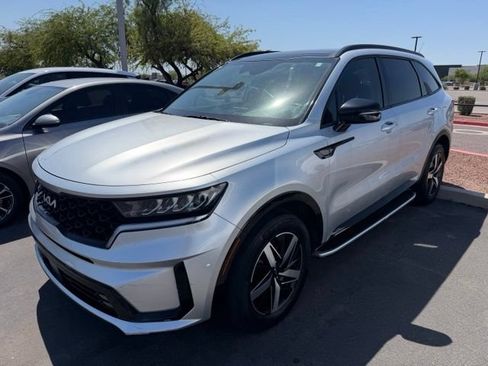 Used 2022 Kia Sorento EX w/ Panoramic Sunroof Package FWD image 2