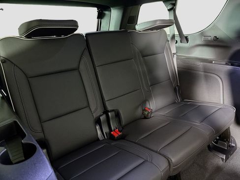 New 2025 Chevrolet Suburban Premier image 28