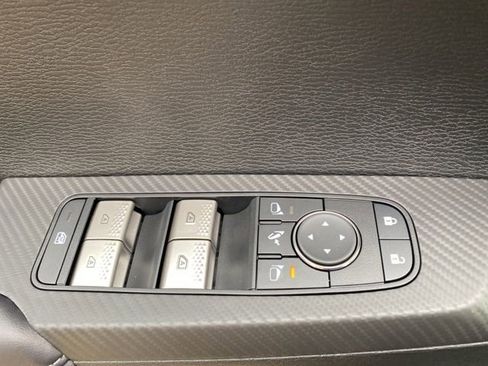 New 2025 Mitsubishi Outlander SE image 18