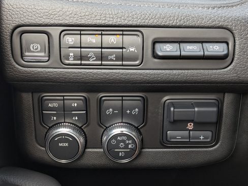 Certified 2024 GMC Yukon XL Denali w/ Advanced Technology Package AWD/4WD image 25
