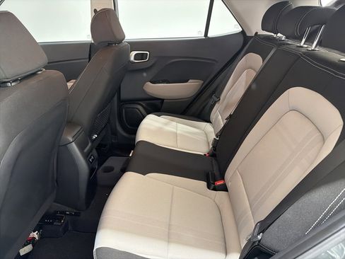 Used 2024 Hyundai Venue SEL image 25