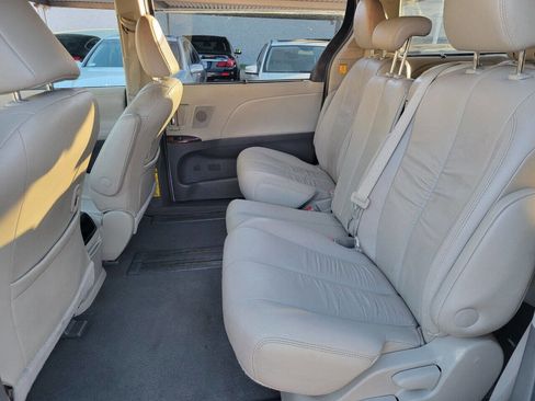 Used 2011 Toyota Sienna XLE w/ XLE Navigation Pkg FWD image 10