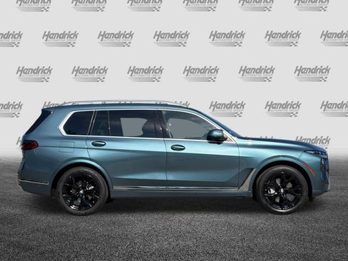 Used 2025 BMW X7 xDrive40i AWD/4WD image 3