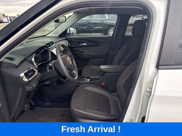 Used 2023 Chevrolet TrailBlazer LT w/ Convenience Package FWD image 2