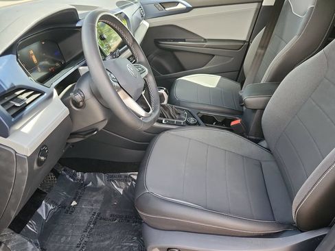 Used 2024 Volkswagen Taos SE w/ Panoramic Sunroof Package AWD/4WD image 7